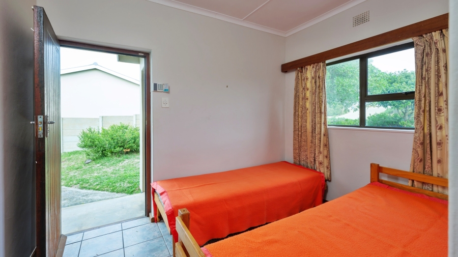 4 Bedroom Property for Sale in Struisbaai Western Cape